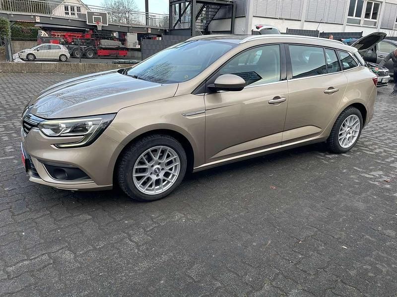Gebraucht Renault Mégane GrandTour Intens 132 PS (97 kW) 2016 Beige dune Kombi