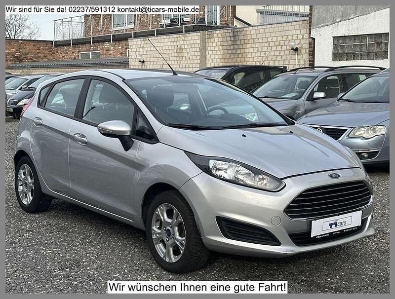 Gebraucht Ford Fiesta Ambiente 65 PS (47 kW) 2014 Silber Limousine