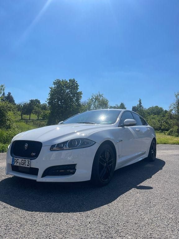 Weiß Gebraucht 2015 Jaguar XF S Limousine | 12.999 € (Fairer Preis) - Bild 1/4