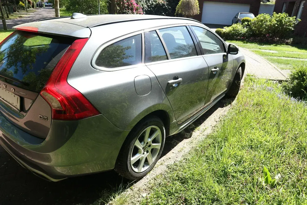 Gebraucht Volvo V60 Summum 224 PS (164 kW) 2015 Grau Kombi