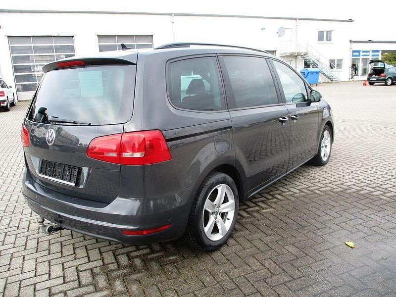 Gebraucht VW Sharan Trendline 140 PS (102 kW) 2011 Grau Van / Kleinbus