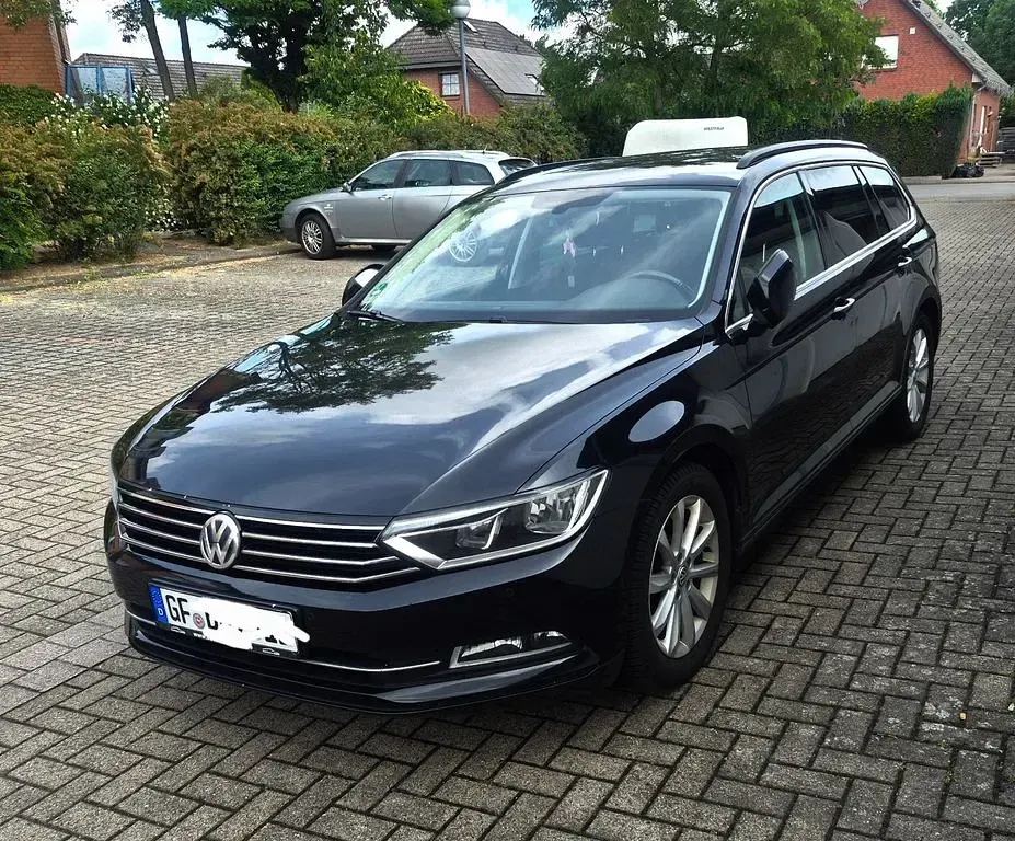 Gebraucht VW Passat Comfortline 150 PS (110 kW) 2015 Schwarz Kombi