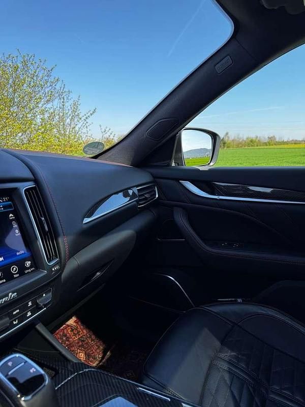Gebraucht Maserati Levante 430 PS (316 kW) 2019 Schwarz SUV