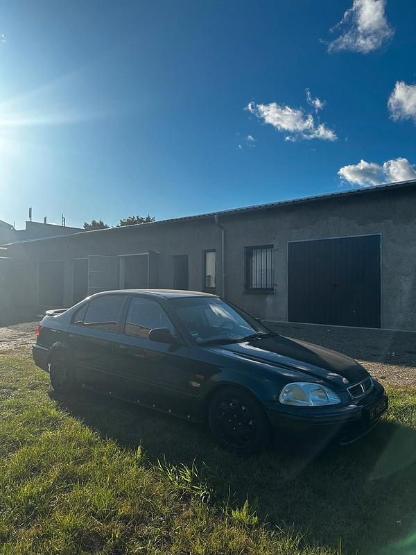 Grün Gebraucht 1996 Honda Civic S Limousine | 1.700 € (Guter Preis) - Bild 1/4