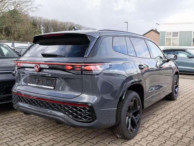 Neu VW Tayron R-line 204 PS (150 kW) 2026 Gruen SUV