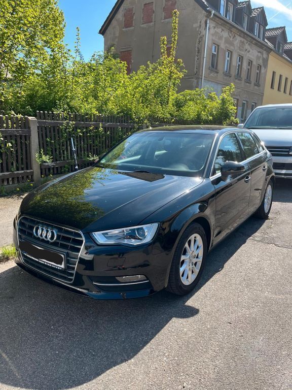 Schwarz Gebraucht 2013 Audi A3 Sportback Attraction Limousine | 13.500 € (Etwas zu teuer) - Bild 1/4