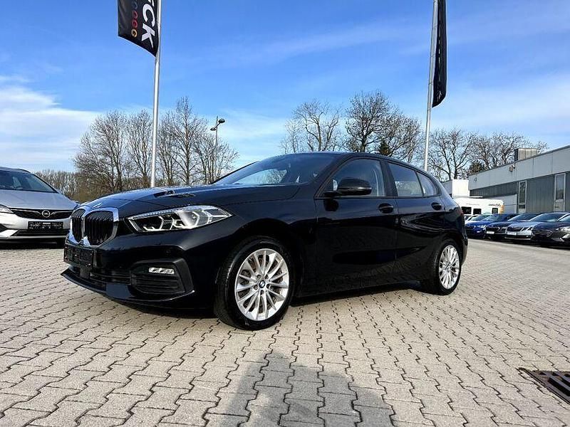 Gebraucht BMW 120 Advantage 190 PS (139 kW) 2023 Black sapphire metallic Kleinwagen