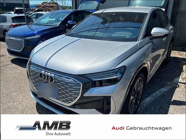 Florettsilber metallic Gebraucht 2024 Audi Q4 Sportback e-tron Ambiente SUV | 39.370 € (Guter Preis) - Bild 1/3