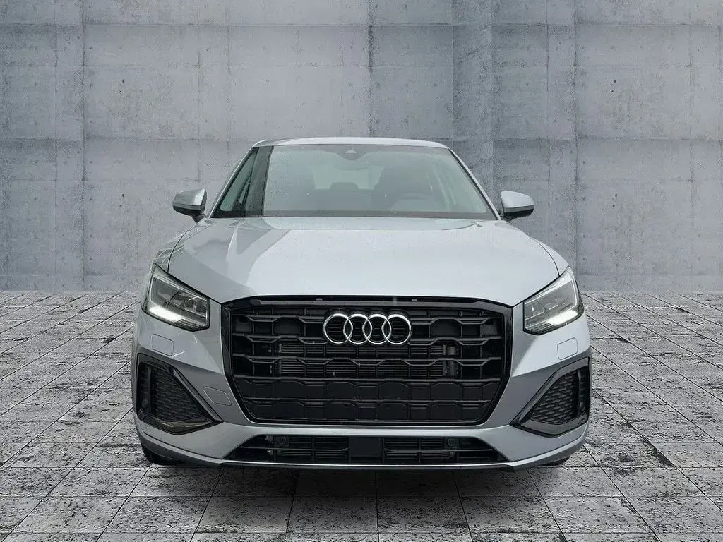 Neu Audi Q2 Advanced 150 PS (110 kW) 2026 Silber SUV