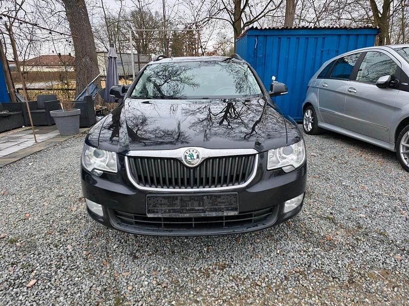Schwarz Gebraucht 2011 Skoda Superb Kombi | 3.500 € (Superpreis) - Bild 1/4