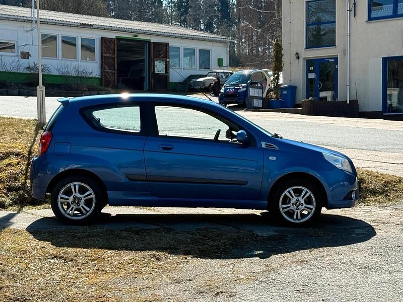 Gebraucht Chevrolet Aveo 100 PS (73 kW) 2010 Blau Kleinwagen