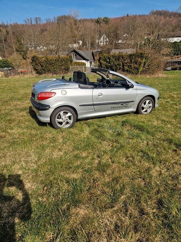 Gebraucht Peugeot 206 109 PS (80 kW) 2002 Silber Cabrio