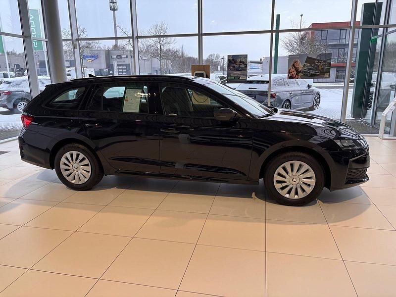 Neu Skoda Octavia Essence 116 PS (85 kW) 2026 Schwarzmagic perleffekt Kombi