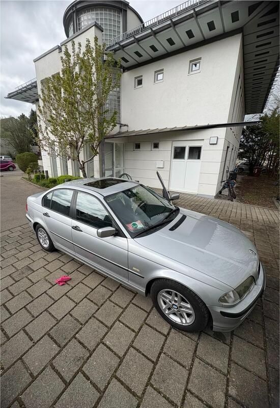 Grau Gebraucht 2002 BMW 318 Limousine | 2.900 € (Fairer Preis) - Bild 1/4