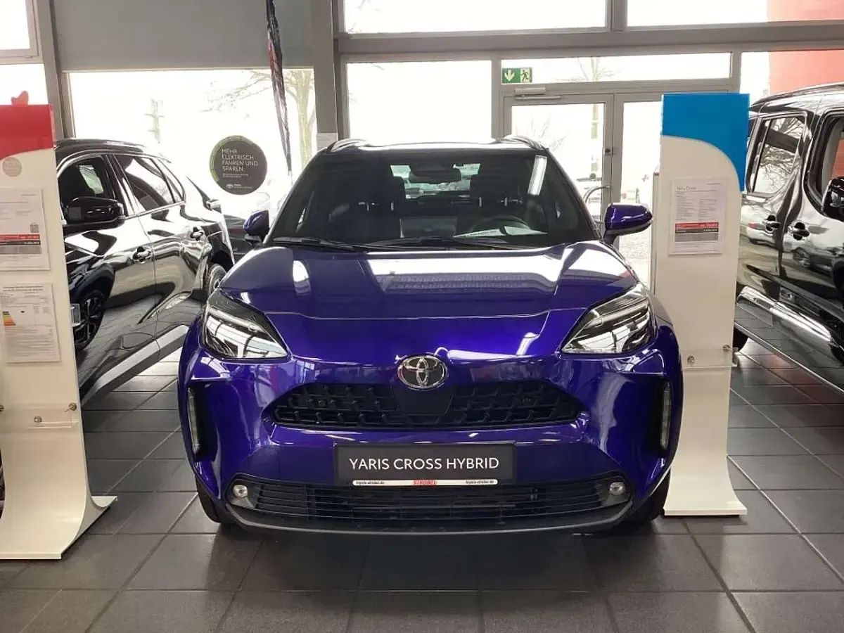 Neu Toyota Yaris Cross 131 PS (96 kW) 2026 Juniper blue metallic SUV