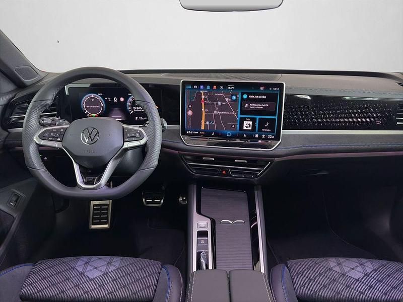 Gebraucht VW Passat R-line 150 PS (110 kW) 2025 Grenadillschwarz metallic (metallic) Kombi