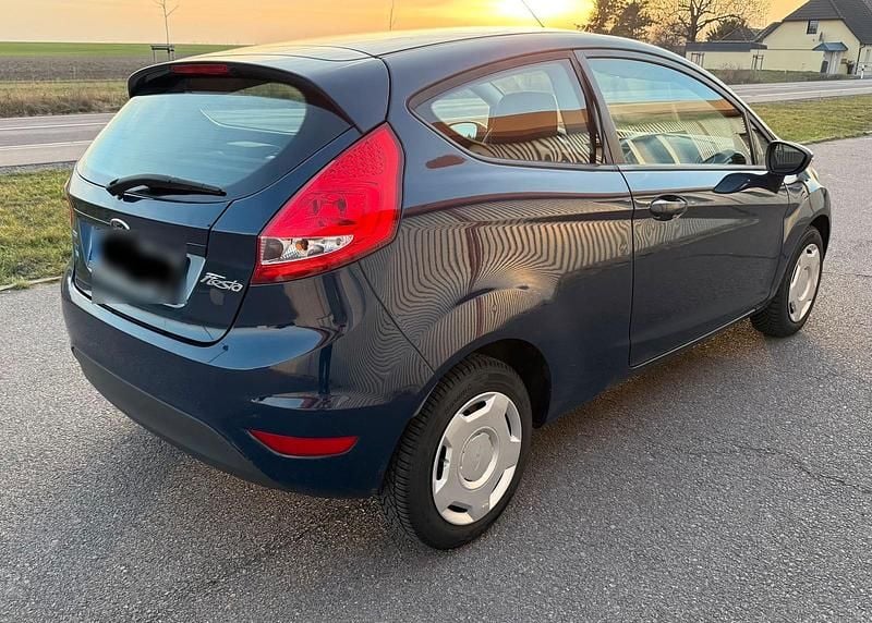 Gebraucht Ford Fiesta 80 PS (58 kW) 2011 Blau Kleinwagen