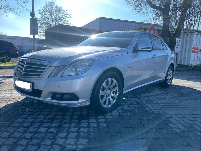 Gebraucht Mercedes E220 170 PS (125 kW) 2009 Silber Limousine