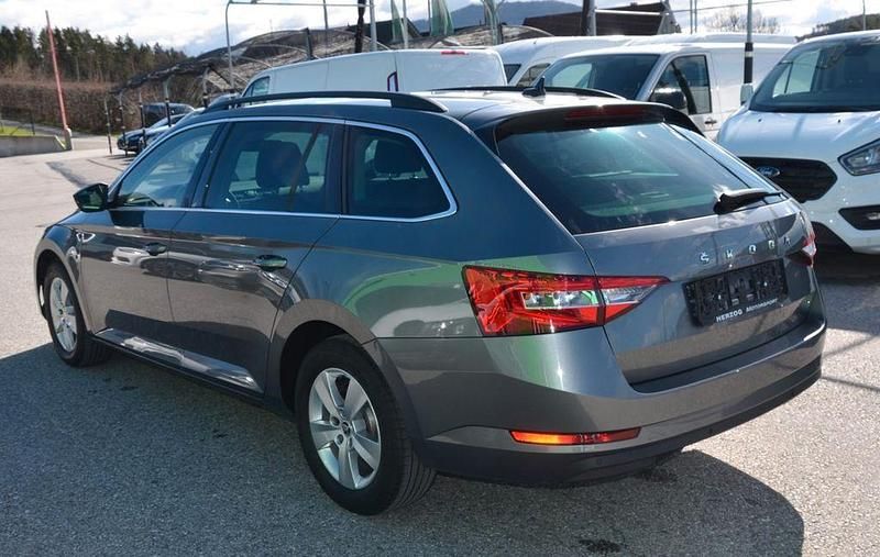 Gebraucht Skoda Superb 150 PS (110 kW) 2021 Grau Kombi