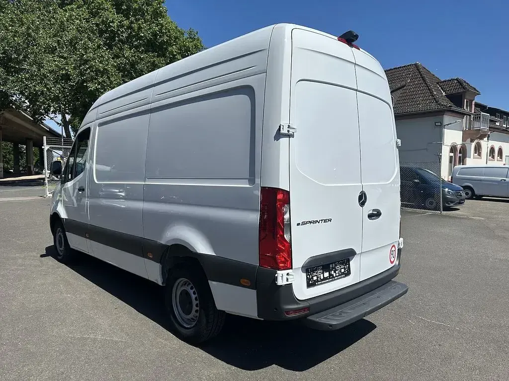 Gebraucht Mercedes Sprinter 80 kW (109 PS) 2024 Weiß Van