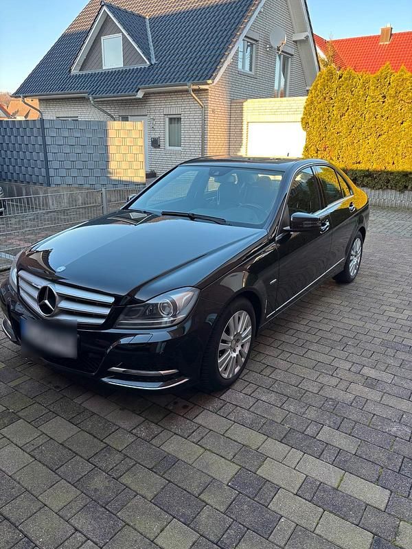 Schwarz Gebraucht 2012 Mercedes C250 Elegance Limousine | 11.300 € (Fairer Preis) - Bild 1/4