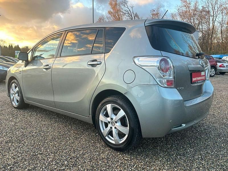 Gebraucht Toyota Verso Travel 150 PS (110 kW) 2012 Grau Van / Kleinbus