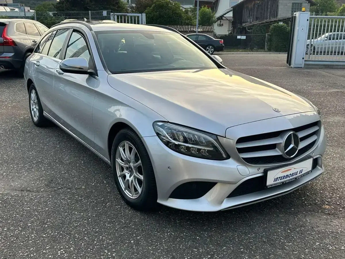 Gebraucht Mercedes C180 122 PS (89 kW) 2020 Iridiumsilber Kombi