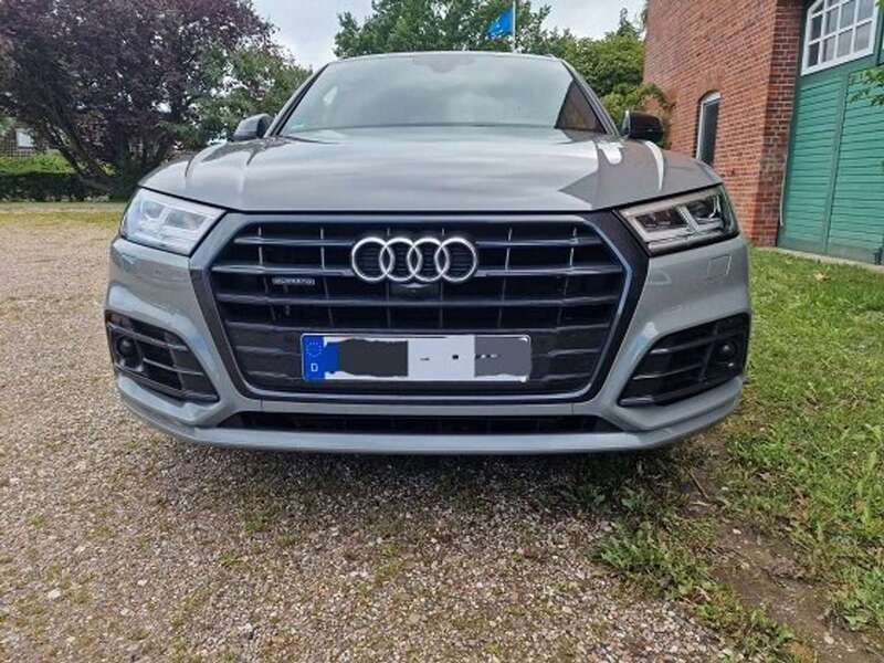 Grau Gebraucht 2018 Audi Q5 Design SUV | 22.800 € (Guter Preis) - Bild 1/4