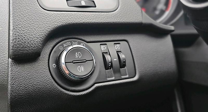 Gebraucht Opel Insignia Innovation 160 PS (117 kW) 2011 Schwarz Limousine