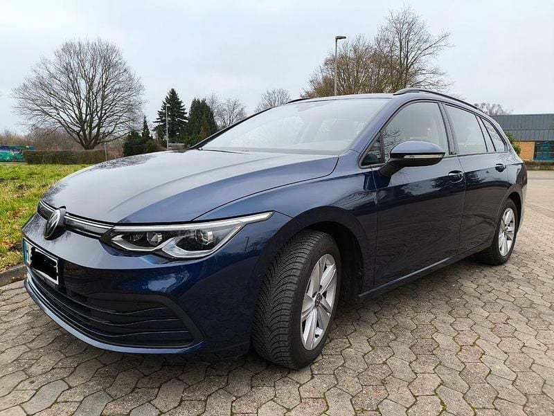 Blau Gebraucht 2022 VW Golf VIII Kombi | 22.750 € (Guter Preis) - Bild 1/4