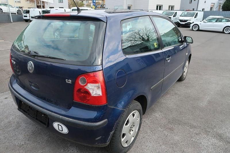 Second-hand VW Polo Trendline 64 CP (47 kW) 2003 Albastru Hatchback