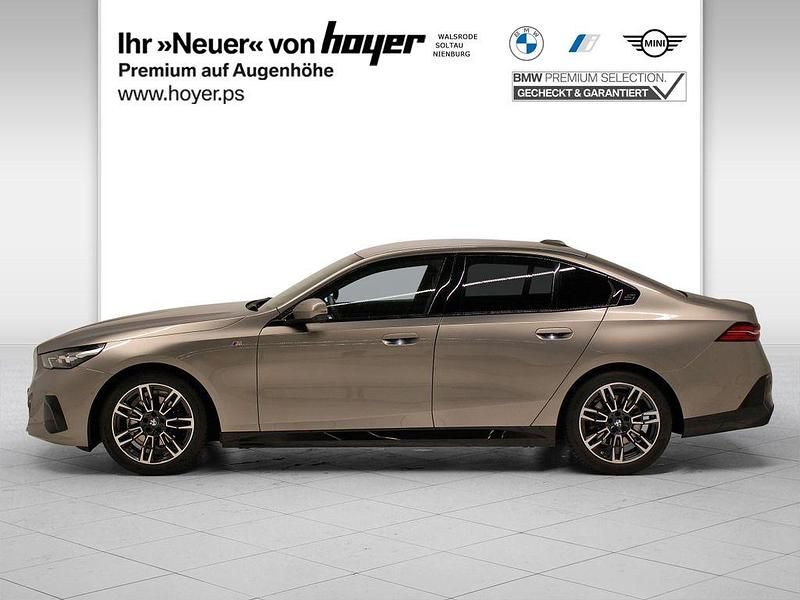 Gebraucht BMW 520 M Sport 208 PS (152 kW) 2025 Oxidgrau Limousine