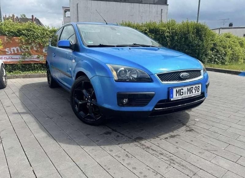 Blau Gebraucht 2006 Ford Focus Sport Kleinwagen | 2.200 € (Guter Preis) - Bild 1/4