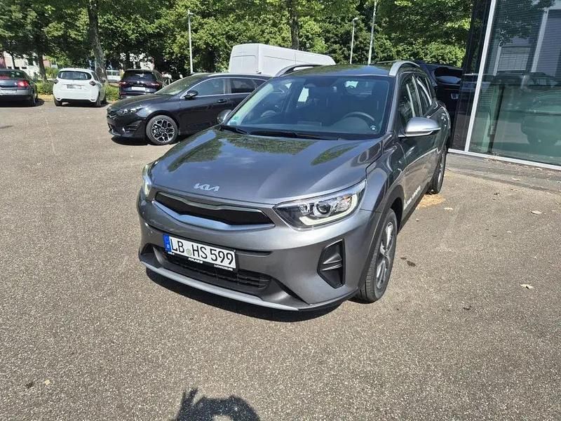 Astrograu metallic Gebraucht 2025 Kia Stonic Vision SUV | 22.900 € (Teuer) - Bild 1/4
