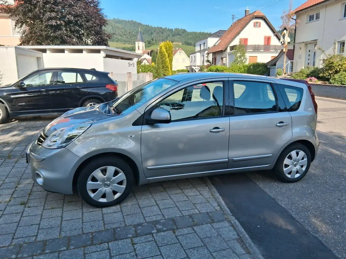 Gebraucht Nissan Note I-Way 110 PS (80 kW) 2012 Silber Kleinwagen