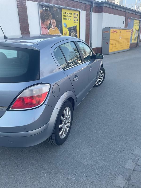 Gebraucht Opel Astra 125 PS (91 kW) 2005 Silber Kleinwagen
