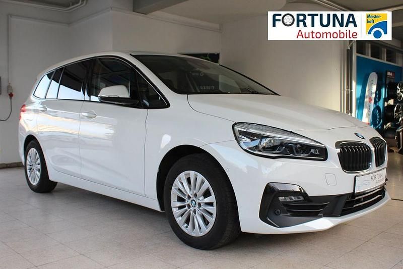Weiß Gebraucht 2021 BMW 218 Gran Tourer Shadowline Van / Kleinbus | 19.980 € (Fairer Preis) - Bild 1/4