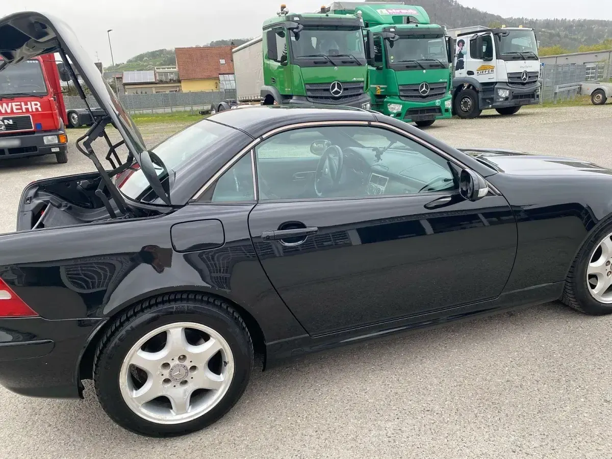 Gebraucht Mercedes SLK200 163 PS (119 kW) 2001 Schwarz Cabrio