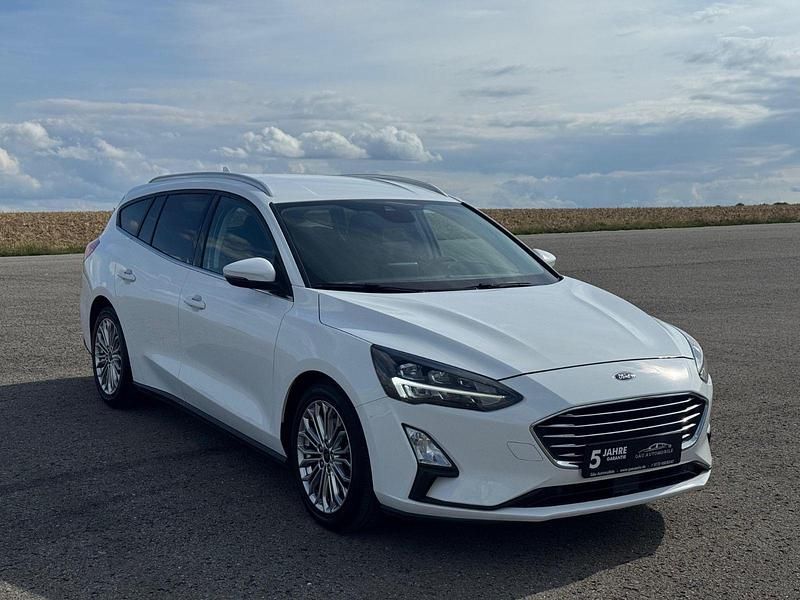 Weiß Gebraucht 2020 Ford Focus Titanium Kombi | 12.990 € (Fairer Preis) - Bild 1/4