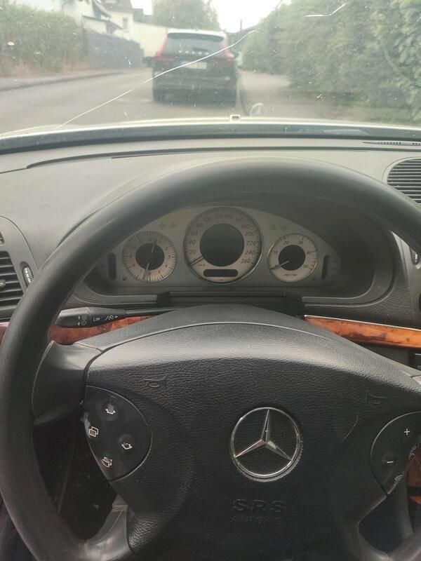 Silber Gebraucht 2003 Mercedes E270 Limousine | 1.700 € (Superpreis) - Bild 1/4