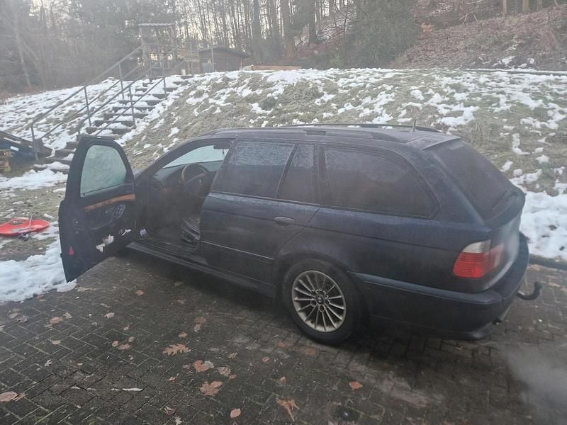 Gebraucht BMW 530 193 PS (141 kW) 2002 Blau Kombi