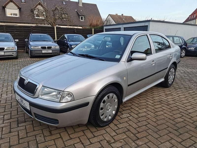 Silber Gebraucht 2004 Skoda Octavia Selection Limousine | 2.500 € (Fairer Preis) - Bild 1/4