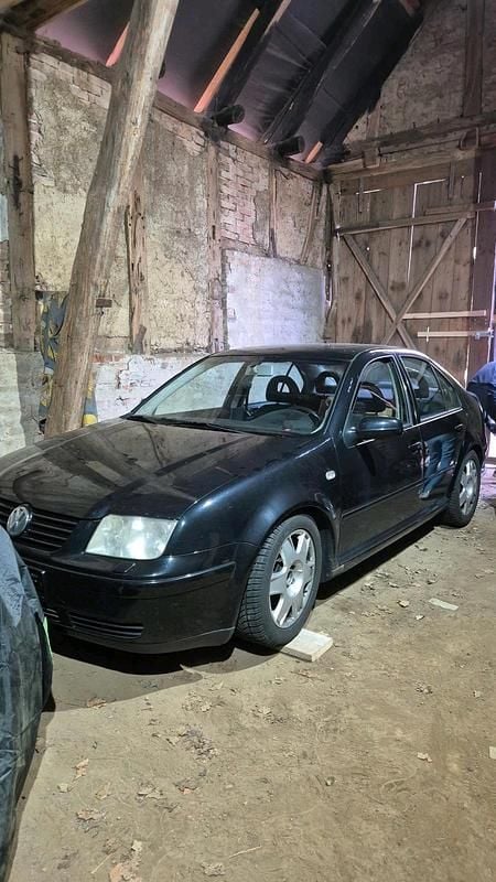 Second-hand VW Bora 115 CP (84 kW) 2000 Negru Berlinǎ