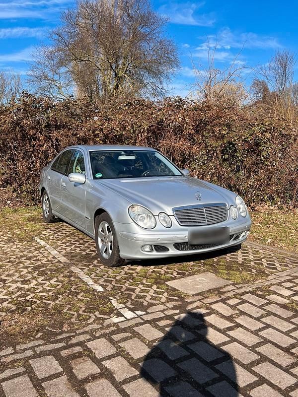 Gebraucht Mercedes E200 163 PS (119 kW) 2005 Silber Limousine