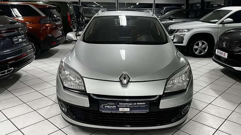 Grau Gebraucht 2013 Renault Mégane GrandTour Initiale Paris Kombi | 5.900 € (Etwas zu teuer) - Bild 1/4