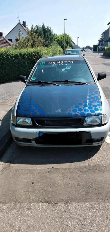 Grau Gebraucht 1997 VW Polo Limousine | 1.650 € (Etwas zu teuer) - Bild 1/4