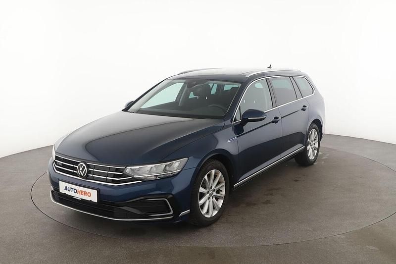 Blau Gebraucht 2021 VW Passat GTE Kombi | 21.740 € (Fairer Preis) - Bild 1/3