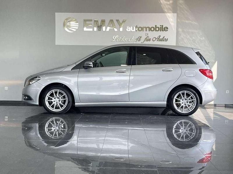 Silber (polarsilber metalliclack) Gebraucht 2014 Mercedes B180 Van / Kleinbus | 11.989 € (Etwas zu teuer) - Bild 1/4
