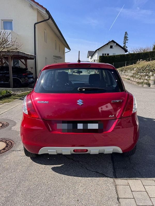Gebraucht Suzuki Swift 94 PS (69 kW) 2013 Rot Kleinwagen