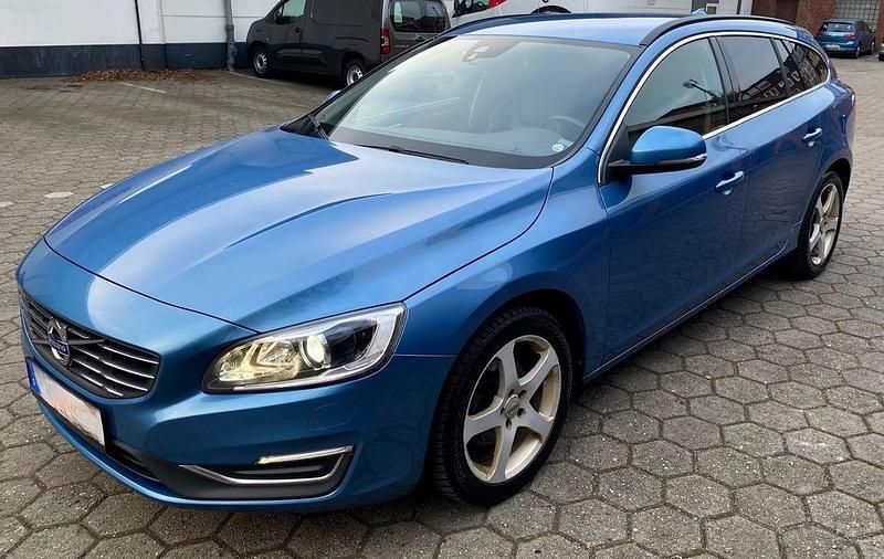 Gebraucht Volvo V60 190 PS (139 kW) 2016 Blau Kombi